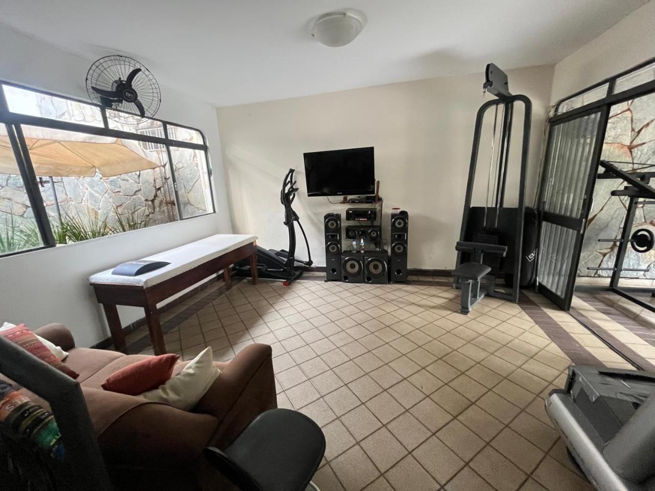 Casa Quintal Bueno! 5 Quartos Com Ar Split E Internet Ultra! Perto Do Melhor De Goiania! Marista Parques Areiao E Vaca Brava Hospital Premium Mater Dei Blue Fit Perdomo Goiania Shopping! Buitenkant foto